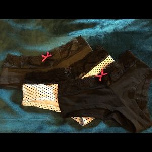 3/$15 🧚🏻‍♀️ 3 NWOT NEW Panties